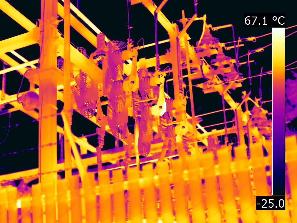 Overheating hinged cutout - FLIR T1K IR Image Overheating hinged cutout - FLIR T1K IR Image termovize, thermokamera, termokamera, termovizní kamera, IR kamera, IR camera, infračervená kamera, infrakamera
